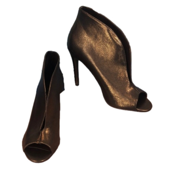 𝅺FERGIE FootWear Heels - Picture 1 of 9